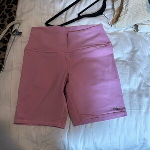 Alo yoga 7” high waist biker shorts in pink